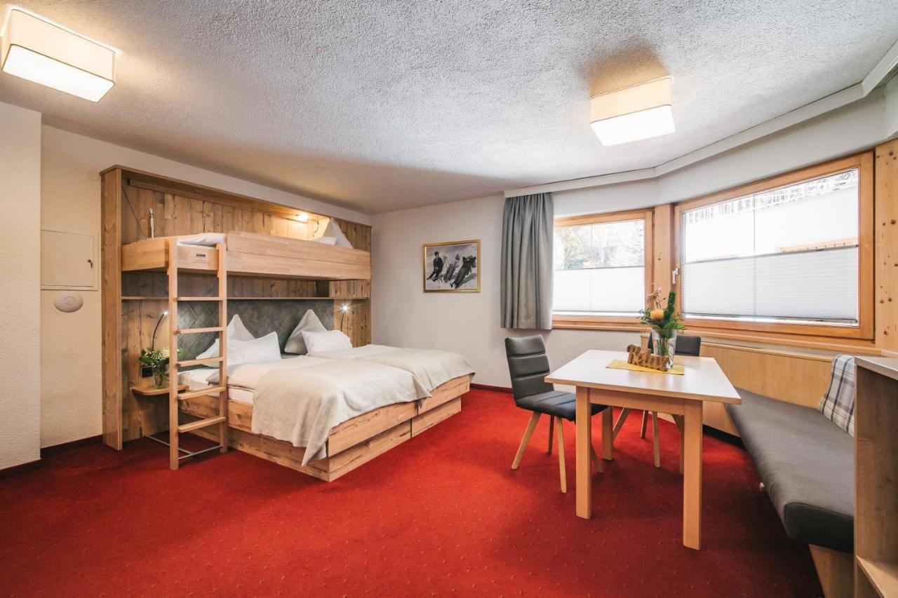 Deluxe Suite # 102